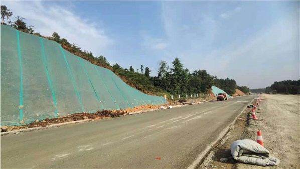 高鐵站—飛機(jī)場(chǎng)！岳陽(yáng)東站到三荷機(jī)場(chǎng)快速省道建設(shè)10月1日全線(xiàn)通車(chē)了！