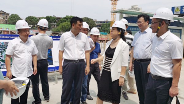 省總工會(huì)為交投集團(tuán)重點(diǎn)項(xiàng)目送清涼  