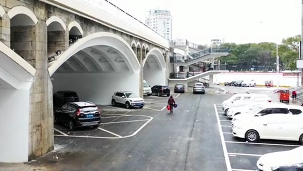 煥然一新！還記得當(dāng)初的小龍城嗎？變停車(chē)場(chǎng)免費(fèi)使用啦