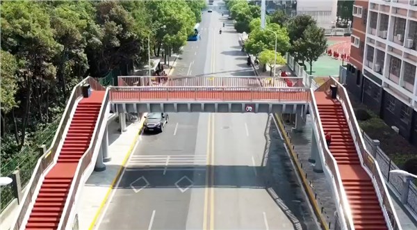 刷新“交投速度”， 東升小學(xué)旁這座天橋廣受好評(píng)