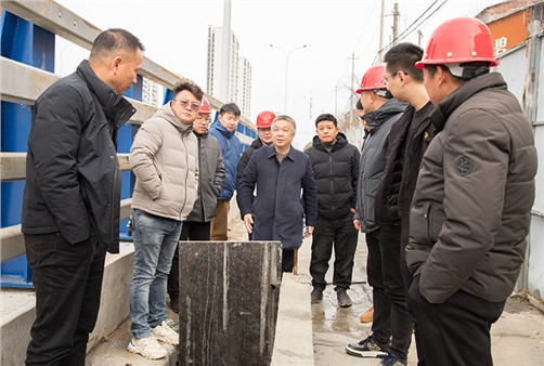 諶曦調(diào)研督導(dǎo)主城區(qū)在建項(xiàng)目圍擋整治工作