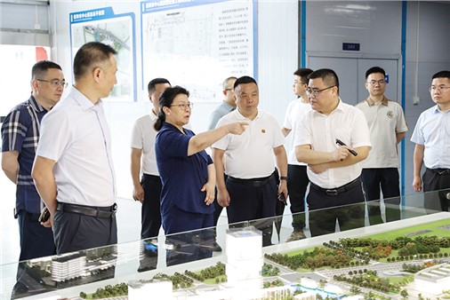 劉曉英率市人大財(cái)經(jīng)委、常委會(huì)預(yù)算工委到市城運(yùn)集團(tuán)調(diào)研產(chǎn)業(yè)項(xiàng)目