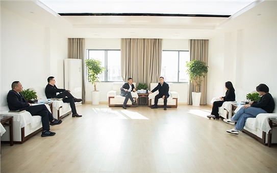 深化銀企合作 建立協(xié)作新篇 岳陽(yáng)市城運(yùn)集團(tuán)與中國(guó)銀行岳陽(yáng)分行進(jìn)行業(yè)務(wù)洽談